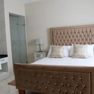  Guest house 100 Boutique Living Malta